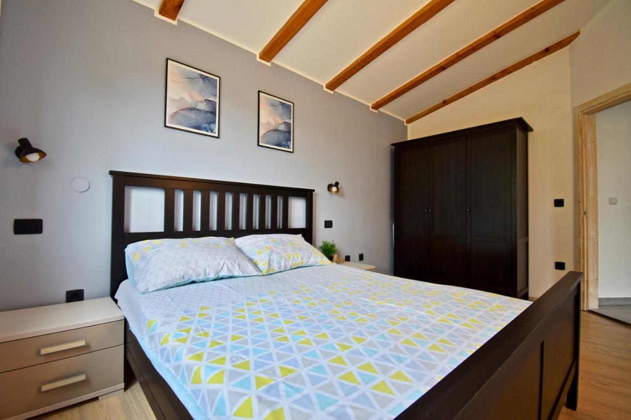 Relaxing Holiday House With Terrace Sea View Медулин Экстерьер фото