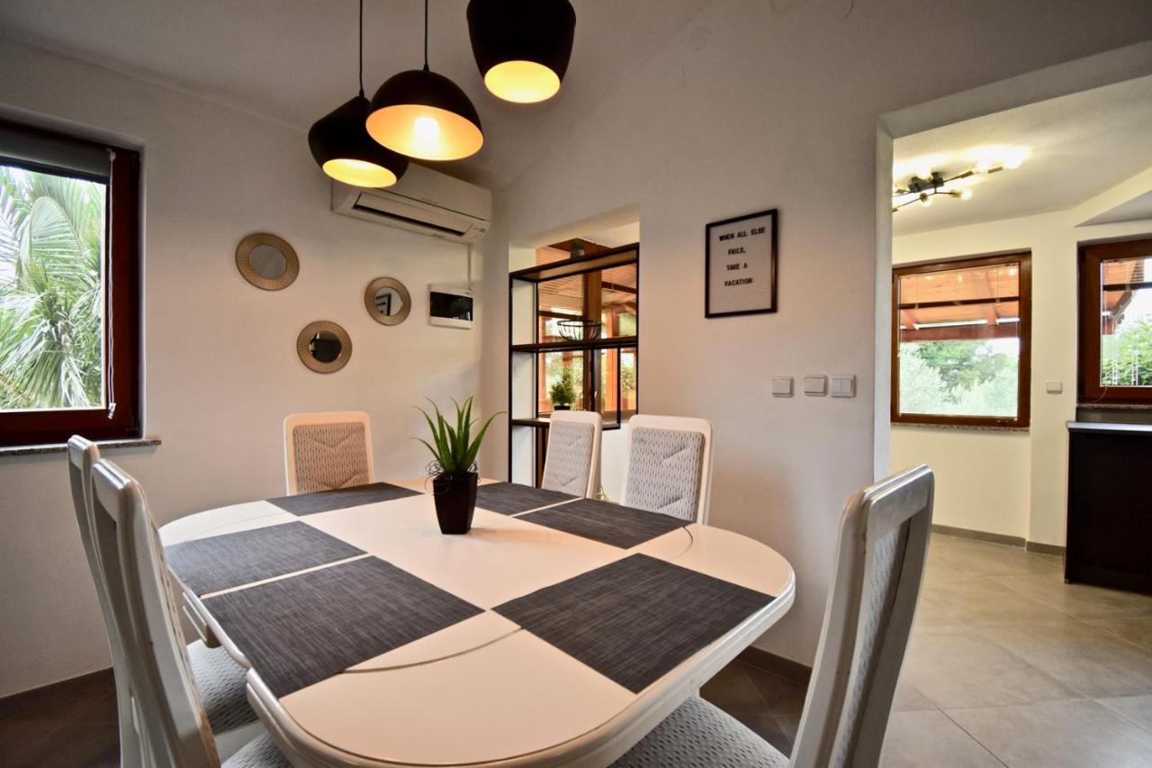 Relaxing Holiday House With Terrace Sea View Медулин Экстерьер фото